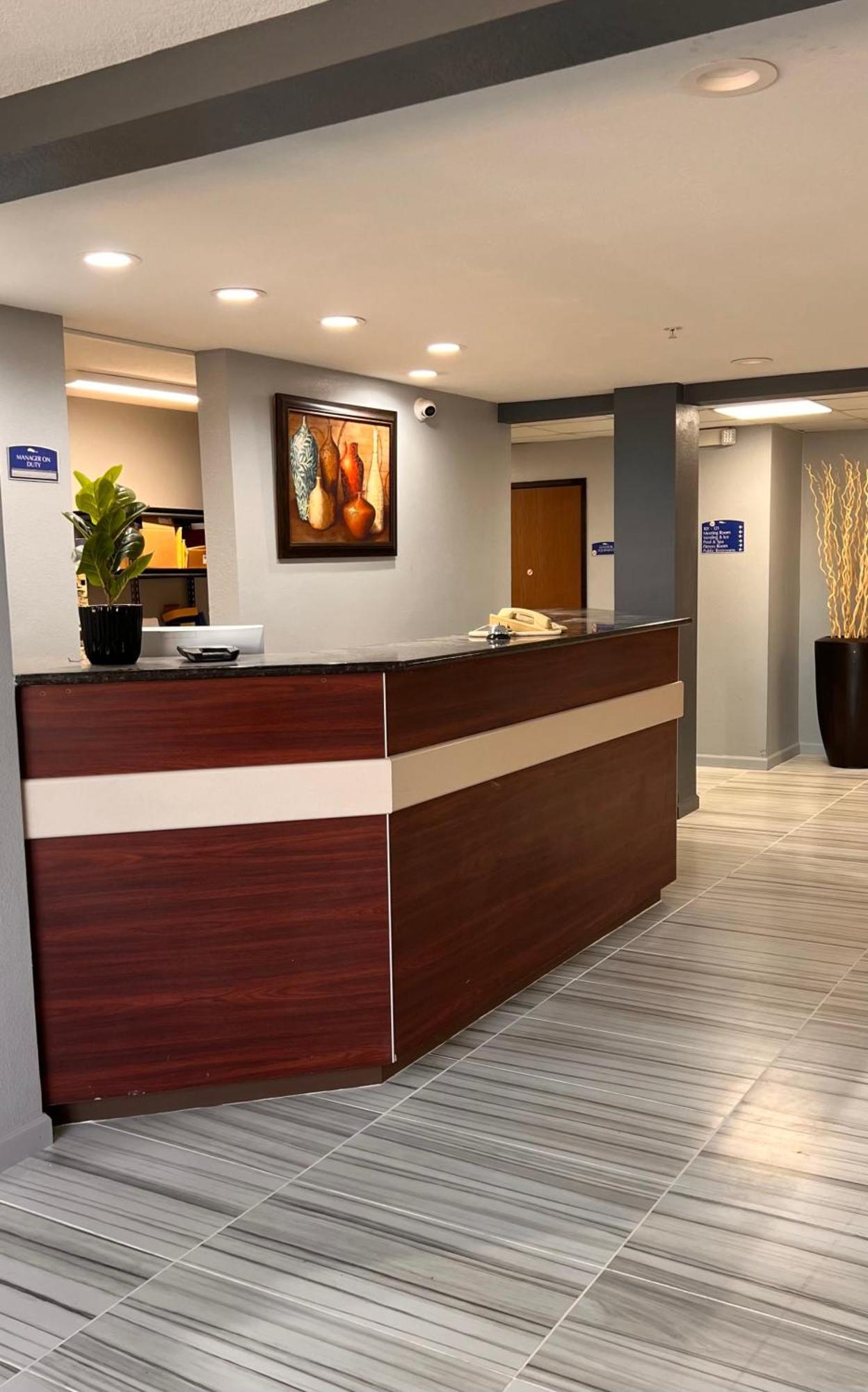 Blisspoint Inn & Suites, Northwood Exterior foto